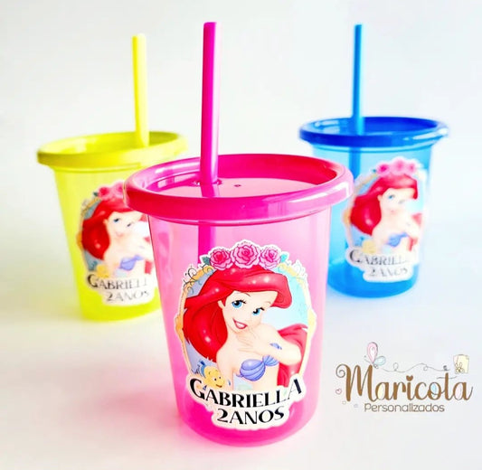 Copo Plásticos com canudo